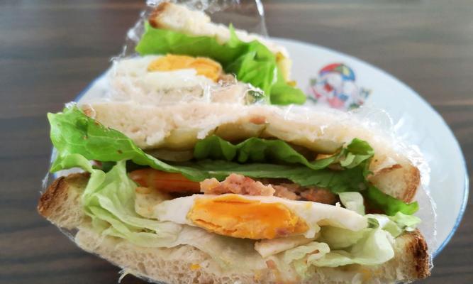 田园三明治，美味健康的午餐选择（以自然食材为基础）