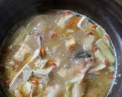 古法天麻鱼头汤的制作方法（重庆特色美食）