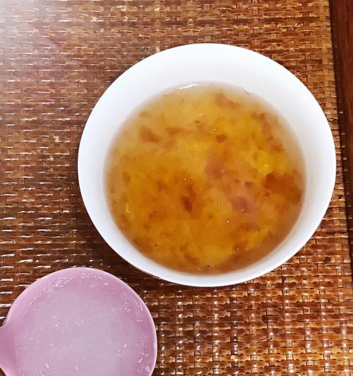 做一碗营养美味的桃胶南瓜米汤（教你如何轻松制作富含蛋白质和纤维素的汤品）