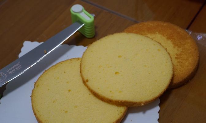 烫面戚风蛋糕的制作方法（让你在家也能轻松做出松软美味的蛋糕）