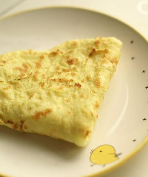 烫面包鸡蛋西葫芦洋葱馅的做法（简单易学的美味早餐/煎蛋卷的秘诀）