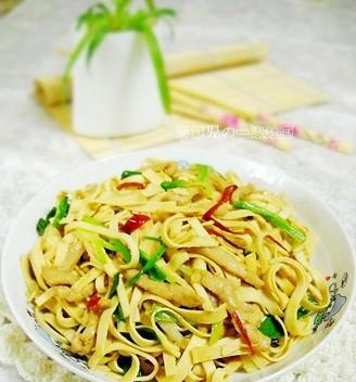 蒜苗炒千张（家常菜谱）