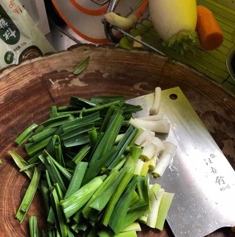健康美食·蒜苗炒萝卜丝（鲜美清香）