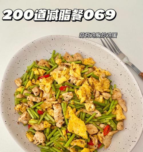 蒜苗炒鸡肉，做出一道美味佳肴（用蒜苗点亮味蕾）