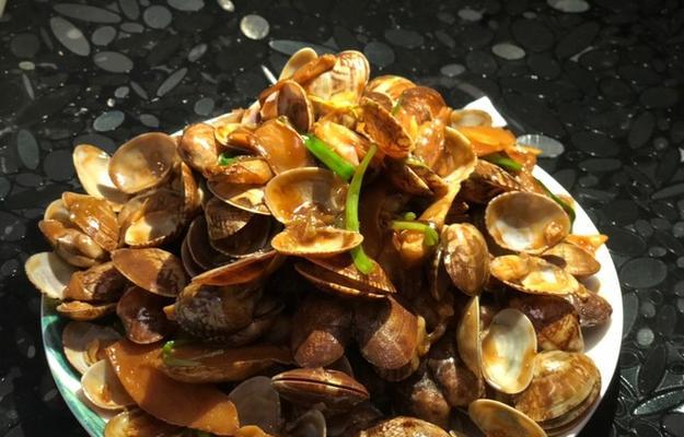 蒜苗炒花甲螺，家常美味独具魅力（用蒜苗提味）
