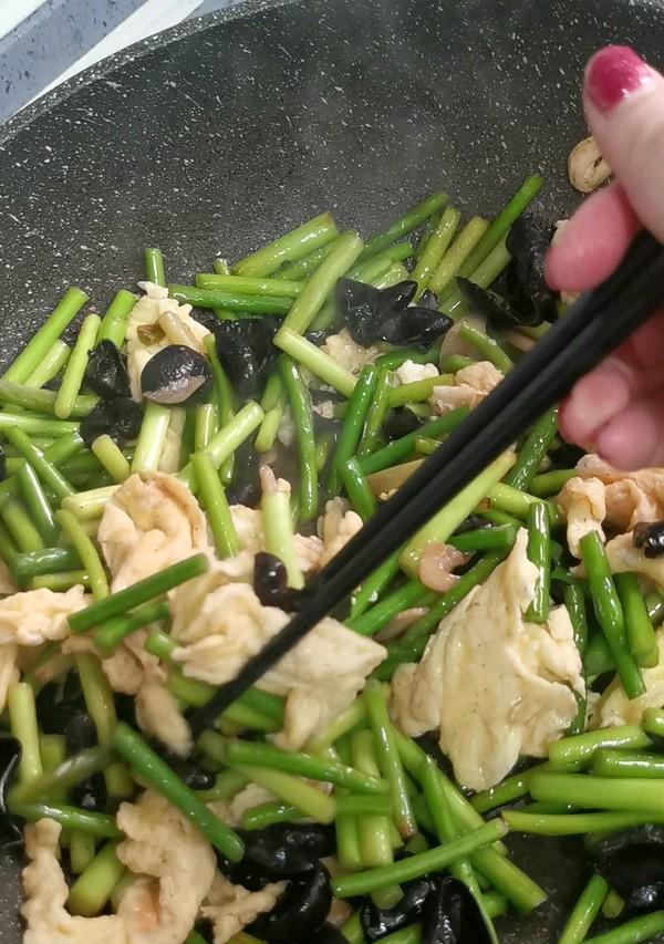 蒜苗炒鹅蛋，味蕾的舞蹈（一道简单易学的美食佳品）
