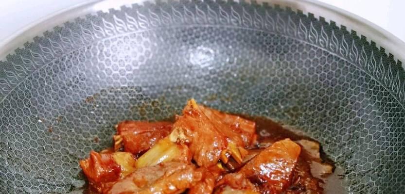 学会做酸甜开胃糖醋排骨，轻松搞定美味晚餐（口感鲜美的糖醋排骨）