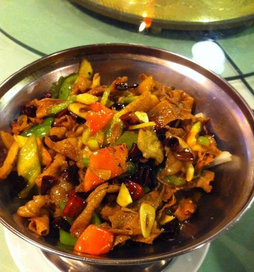 家常美食，酸笋牛肚干锅的做法（口感）