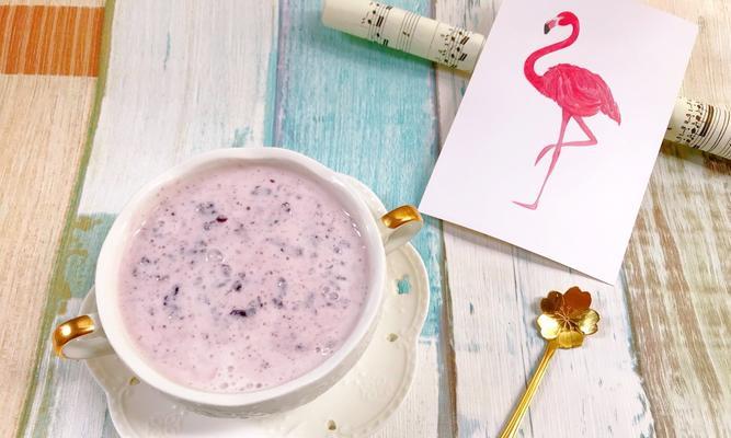 健康美味，自制酸奶紫米露（享受口感与营养的完美结合）