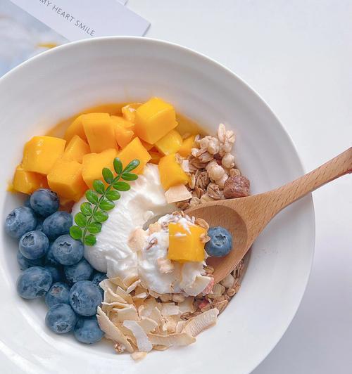 酸奶水果麦片粥的健康美味（打造健康早餐）