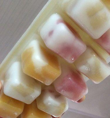 做酸奶水果冰的步骤详解（以草莓、蓝莓、香蕉为主要原料）