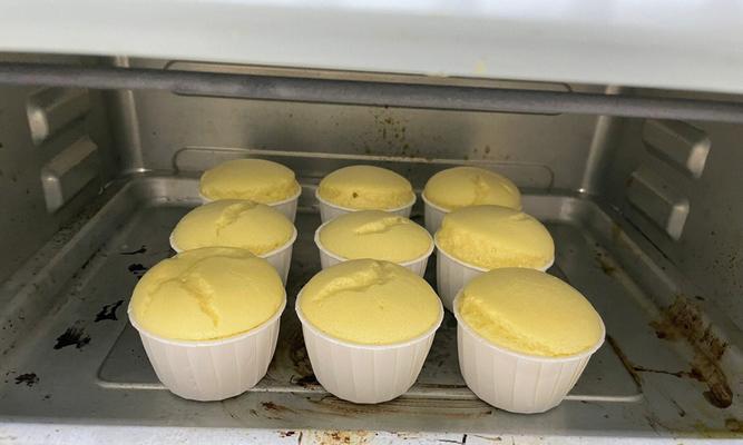 轻松学会以酸奶葡萄干小蛋糕的制作方法（营养美味）