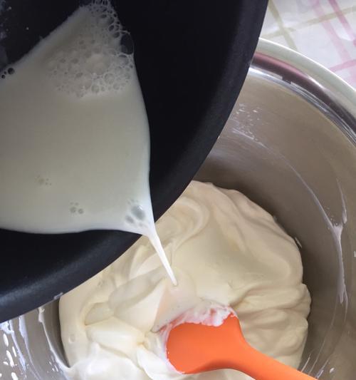 家常酸奶慕斯杯的简单制作方法和口感体验（家常酸奶慕斯杯的简单制作方法和口感体验）