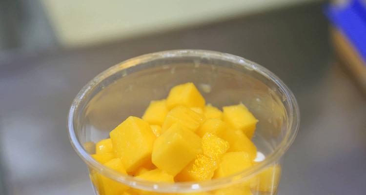 酸奶芒果大果粒的制作方法（新鲜芒果与健康酸奶的完美搭配）