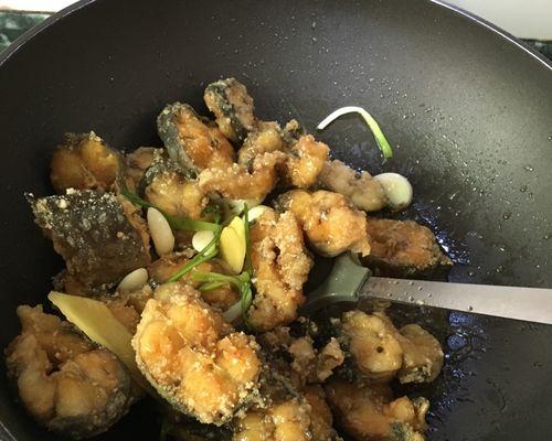 酸梅酱蒸鳗鱼-味道鲜美的传统美食（发掘家庭美食的乐趣）