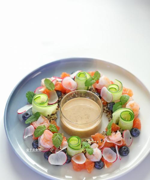 打造健康美味的水果沙拉拼盘（精选鲜果）