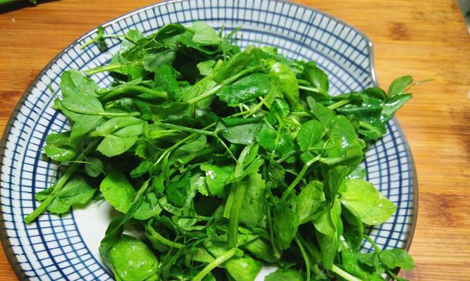 爽口豌豆苗的美食烹饪秘籍（以健康为主轻松烹制）