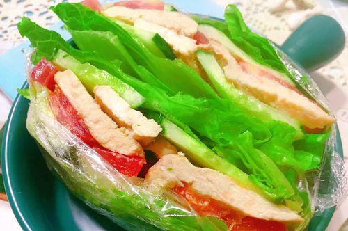 做出美味爽口三明治（让你快速掌握制作技巧）