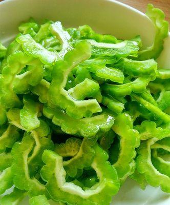 怎样制作爽口凉瓜（15种不同的凉瓜做法让你享受夏日的清爽口感）
