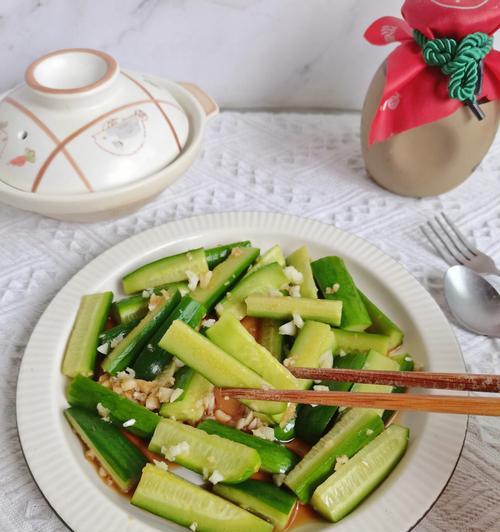 黄瓜新吃法，清爽解暑（爽口黄瓜的做法及食用技巧）