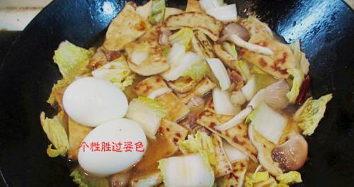 学会做三道美味的烩菜，让你轻松变身厨艺达人（鲜美的蔬菜、嫩滑的豆腐、鲜香的肉类）