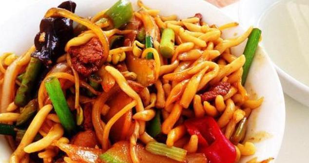 陕西菜面鱼的做法（用家常食材做出美味的陕西名菜）