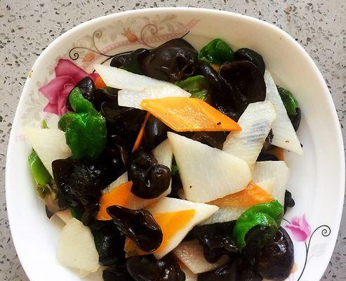 山药木耳炒肉的做法（家常美食教程）