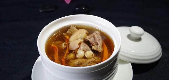 山药红枣鸽子汤：滋补养生的家庭养生佳品