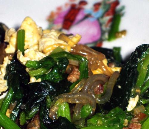 美味健康的肉末菠菜鸡蛋汤（以清香滋补为主旨的鲜汤）