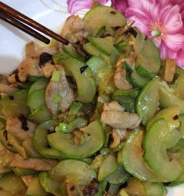 美味健康的肉末炒笋瓜（用清爽的笋瓜搭配肉末）