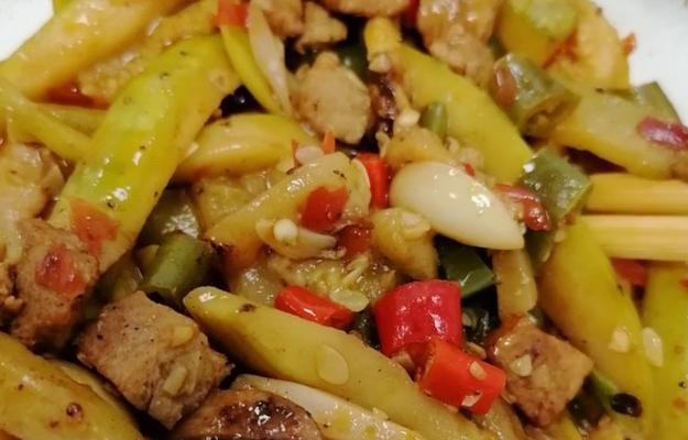 美味健康的肉末炒笋瓜（用清爽的笋瓜搭配肉末）