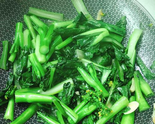 美味营养的肉粒炒菜心（以菜心为主）