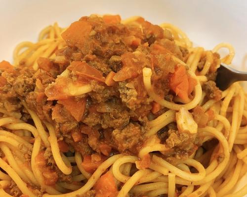 美味肉酱意大利面的制作方法（用家常食材轻松做出美味意面）