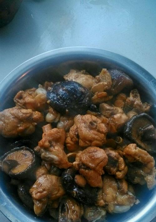 香菇烧鸡，口感绝佳的家常美食（用香菇为烧鸡添香）