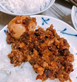 香菇卤肉，美味又健康的家常菜（15个步骤教你轻松制作香菇卤肉）