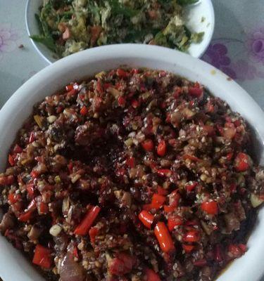 香菇酱，丰富口味的神奇调料（15个不同方式制作香菇酱）