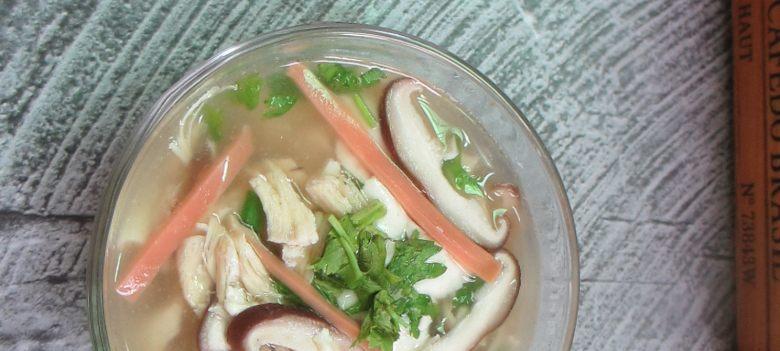 慢炖暖身，鲜美可口的香菇豆腐汤（健康温暖的冬日美食）