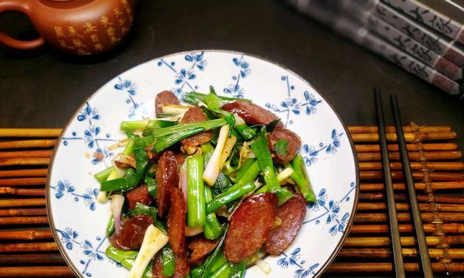 包菜炒香肠，美味又健康（家常美食）