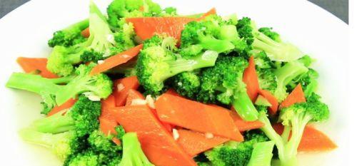 清煮西兰花胡萝卜的健康佳肴（享受健康生活的美食选择）