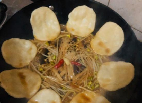 榆树钱贴饼子，古俗再现传统美味（烙饼的制作方法及其文化内涵）
