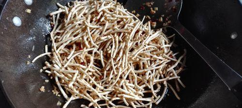 以鱼腥草炒鸡蛋，健康美味又简单（家常菜谱）