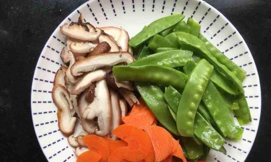 香菇红萝卜美食大赏（营养丰富、色香味俱佳）