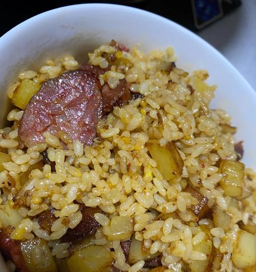 香肠炒米饭的制作方法（用香肠制作美味可口的炒米饭）