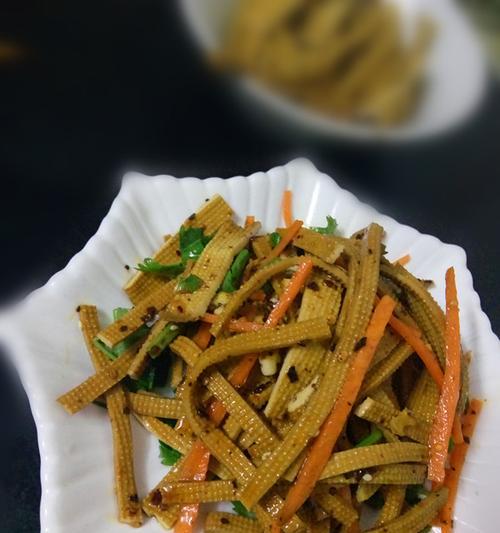 香菜拌豆腐皮，清爽美味不容错过（15个步骤教你做出美味香菜拌豆腐皮）