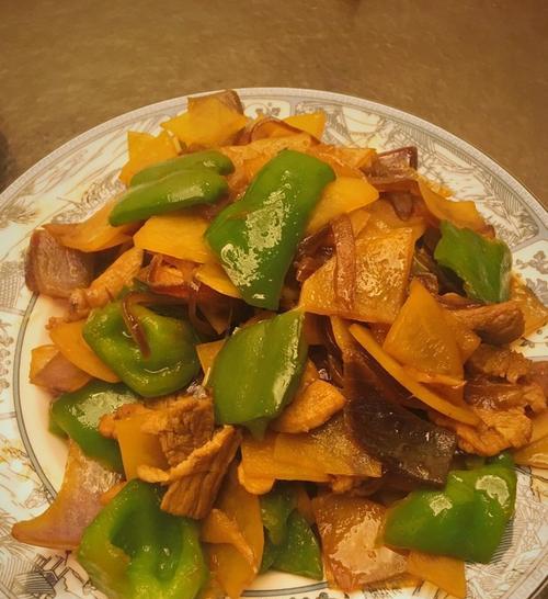 土豆青椒炒肉，让你轻松做出家常美食（用最简单的方式）