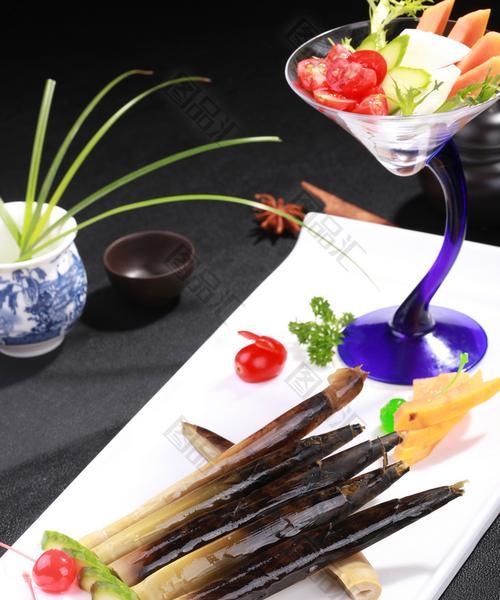 手剥笋，尽享春之美味（手把手教你剥出笋的鲜味）