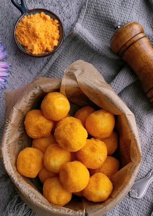手工制作乳酪球（美味可口的家庭小吃）