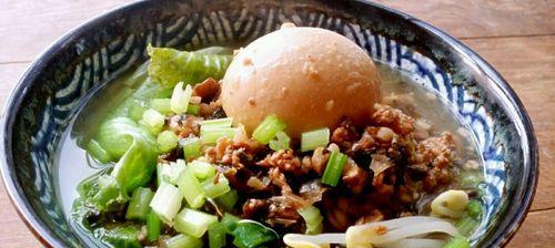 以土豆和番茄为主料，打造口感丰富的意式经典美味（以土豆和番茄为主料）