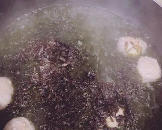 学会制作美味的肉丸紫菜汤（用最简单的步骤）