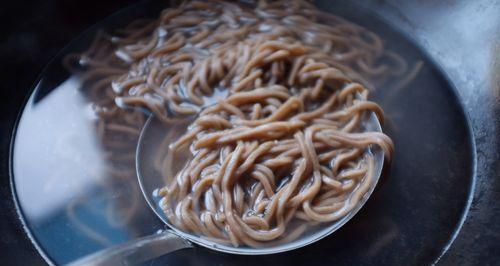 肉丸荞麦面，清爽美味的夏日佳品（以荞麦面为基础）